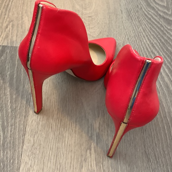 BCBGeneration gorgeous red 4” heels - Picture 6 of 9